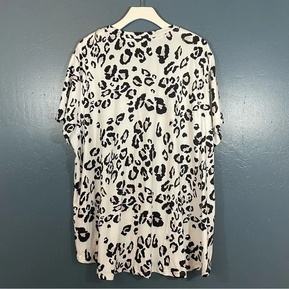 amaryllis Women’s Cream Leopard Print Short Sleeve Tee Size 2X - Picture 2 of 5